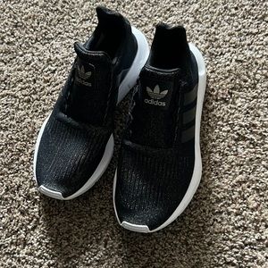 brand new adidas women’s tennis shoes